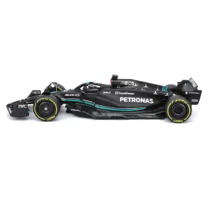 Автомодель з фігуркою - MERCEDES-AMG F1 W14 E PERFORMANCE (1:24) Bburago (18-28037)