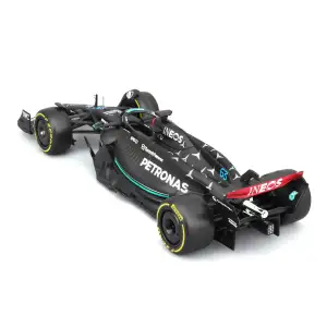Автомодель з фігуркою - MERCEDES-AMG F1 W14 E PERFORMANCE (1:24) Bburago (18-28037)