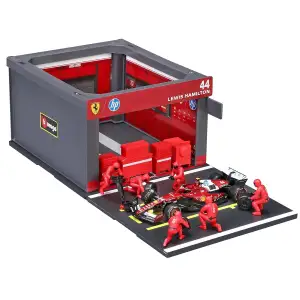 Ігровий набір - PIT PASS FERRARI SF-25 (1:43) Bburago (18-36865)