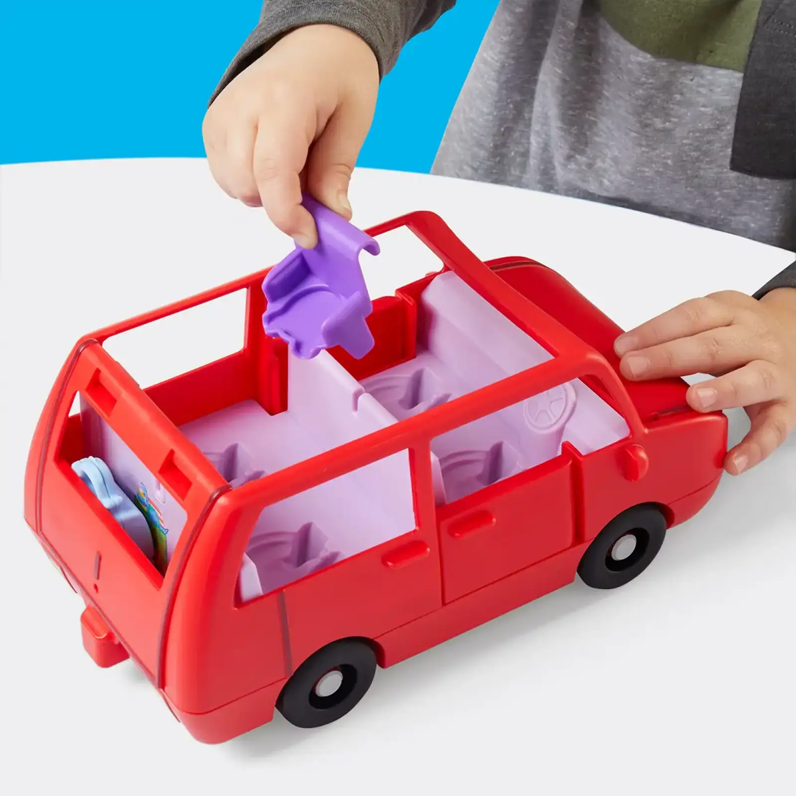 Игровой набор PEPPA FIGURINES – БОЛЬШОЙ СЕМЕЙНЫЙ АВТОМОБИЛЬ ПЕППИ Peppa Pig (G0541)