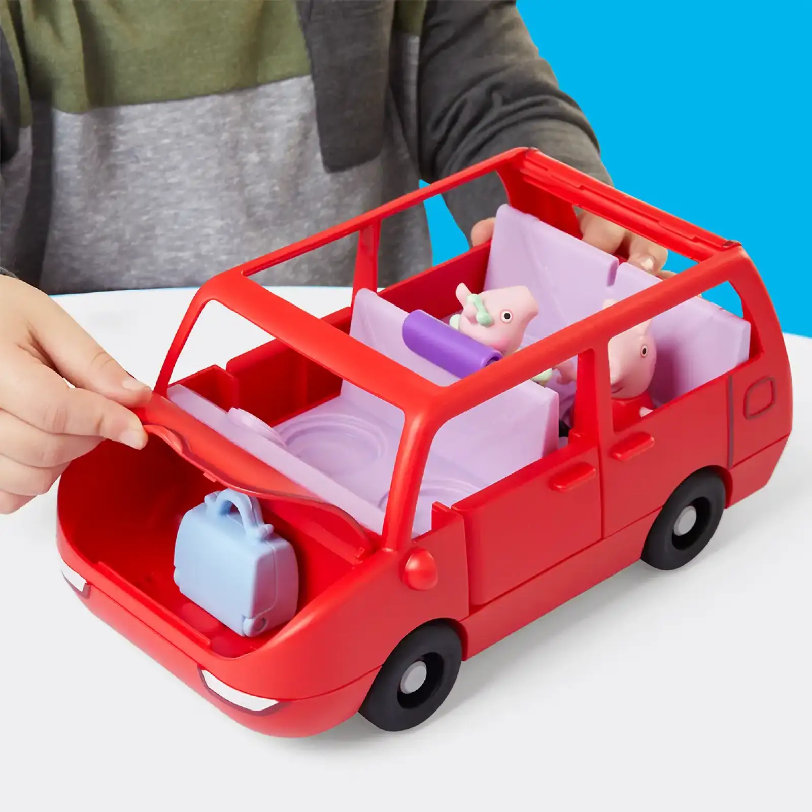 Игровой набор PEPPA FIGURINES – БОЛЬШОЙ СЕМЕЙНЫЙ АВТОМОБИЛЬ ПЕППИ Peppa Pig (G0541)