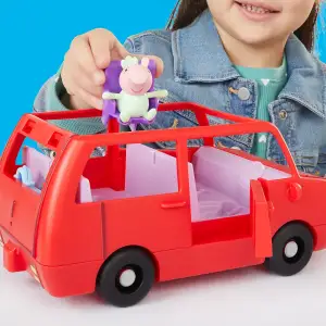 Игровой набор PEPPA FIGURINES – БОЛЬШОЙ СЕМЕЙНЫЙ АВТОМОБИЛЬ ПЕППИ Peppa Pig (G0541)