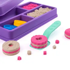 Набор песка для творчества - KINETIC SAND ЦВЕТНОЕ ПЕЧЕНЬЕ (2 цвета, 227 g, акссес.) (71678)