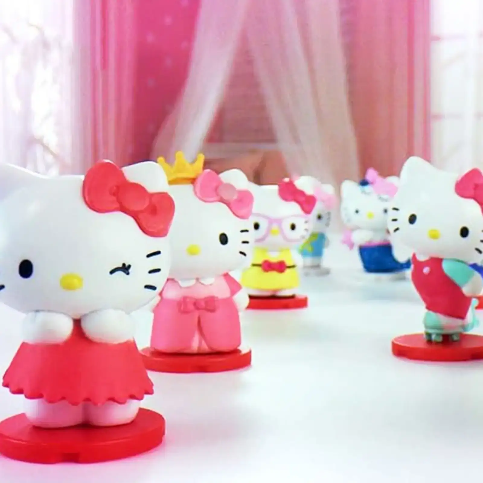 Колекційна фігурка-сюрприз YOU YOU – ГАРНЮНІ HELLO KITTY (в диспл.) #sbabam (39/CN23)