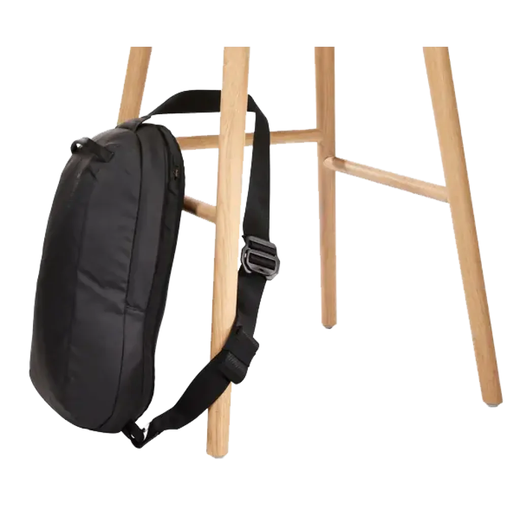 Дорожні сумки і рюкзаки THULE Tact Sling 8L Crossbody Bag TACTSL-08 (Чорний) UA