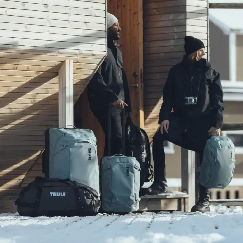 Дорожні сумки і рюкзаки THULE Chasm Duffel 30L TDSD-301 (Чорний) UA