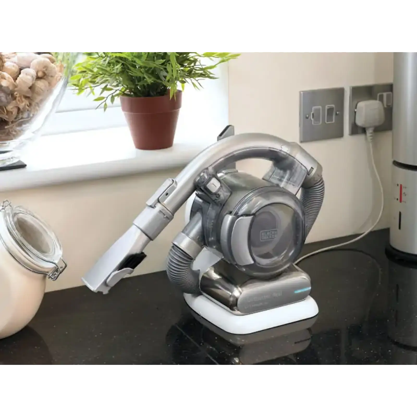 Акумуляторний пилосос Black&Decker PD1820LF UA