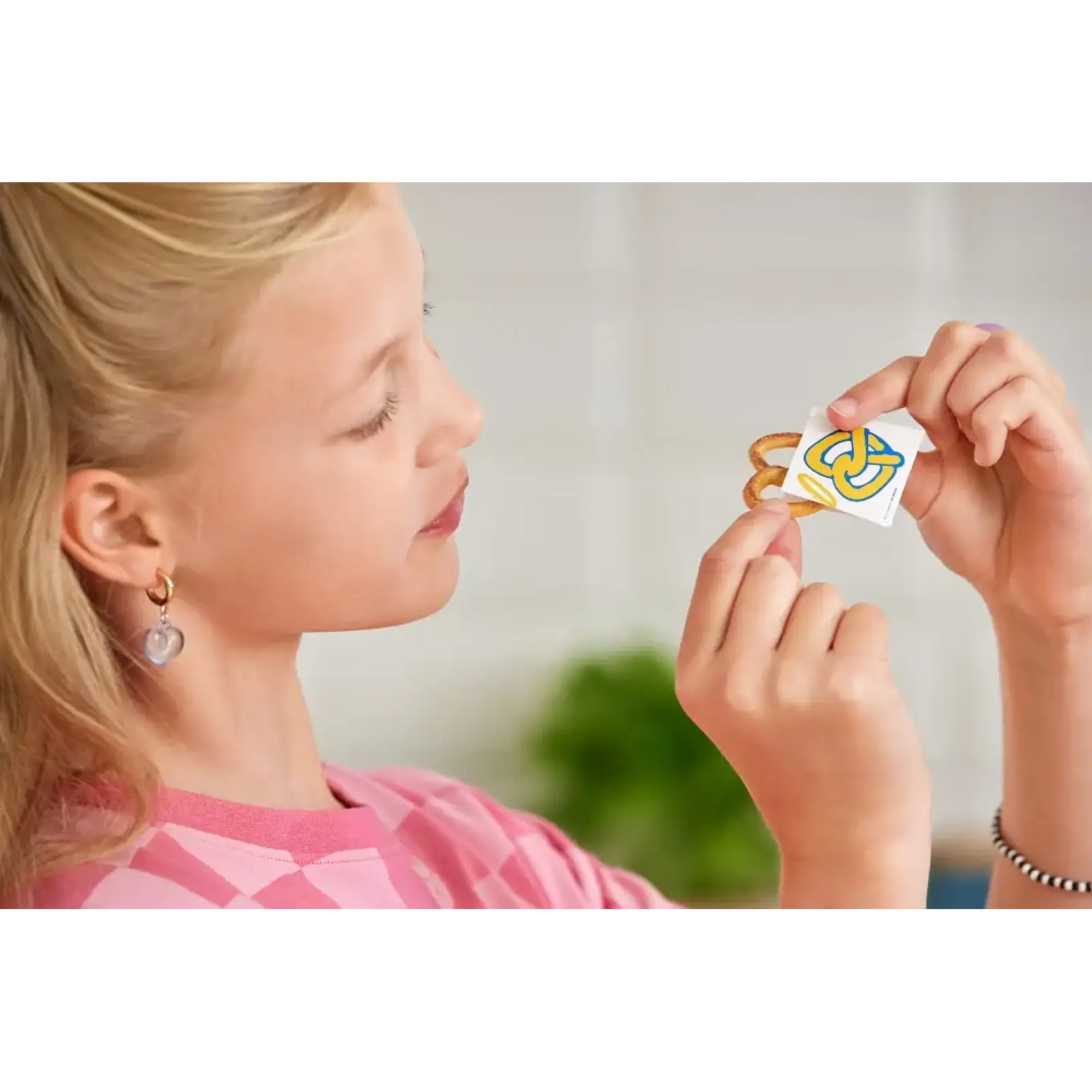Игровой набор Zuru Mini Brands FOODIE Фигурки-сюрприз в шаре 5 шт. в ассортименте UA