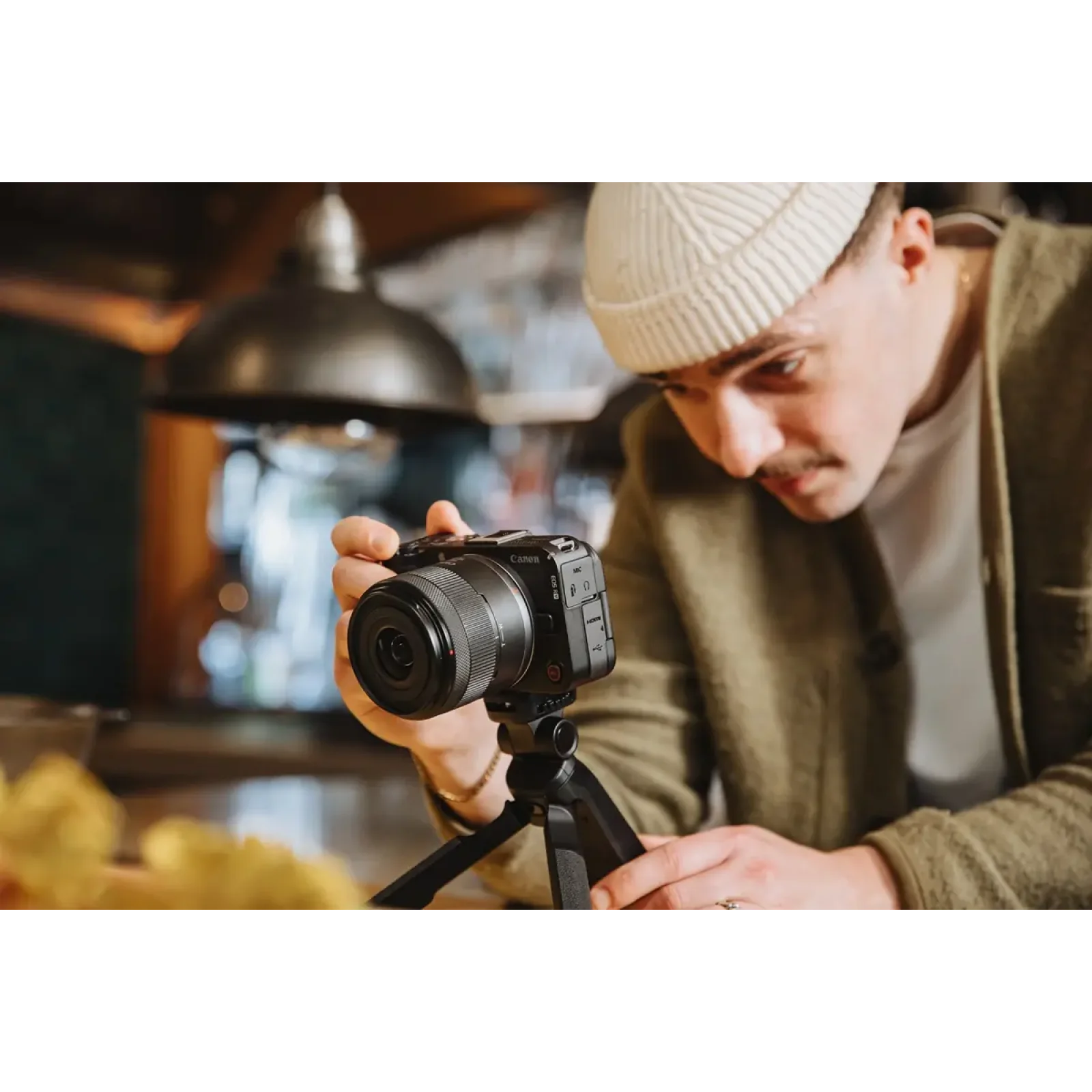 Цифрова камера CANON EOS R50 V RF-S 14-30 IS STM PZ Content Creator Kit UA