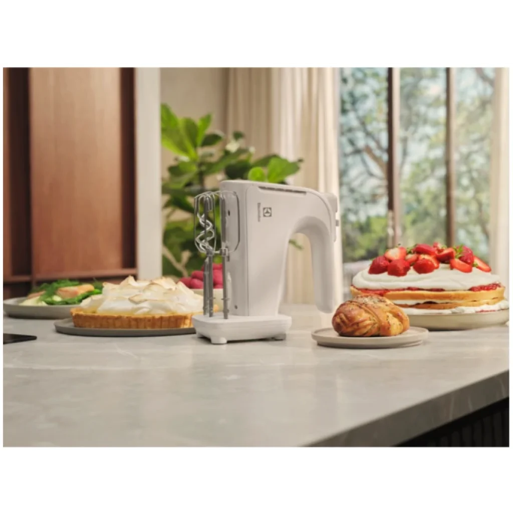 Ручний міксер Electrolux EHM4W UA