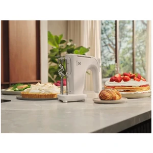 Ручний міксер Electrolux EHM4W UA