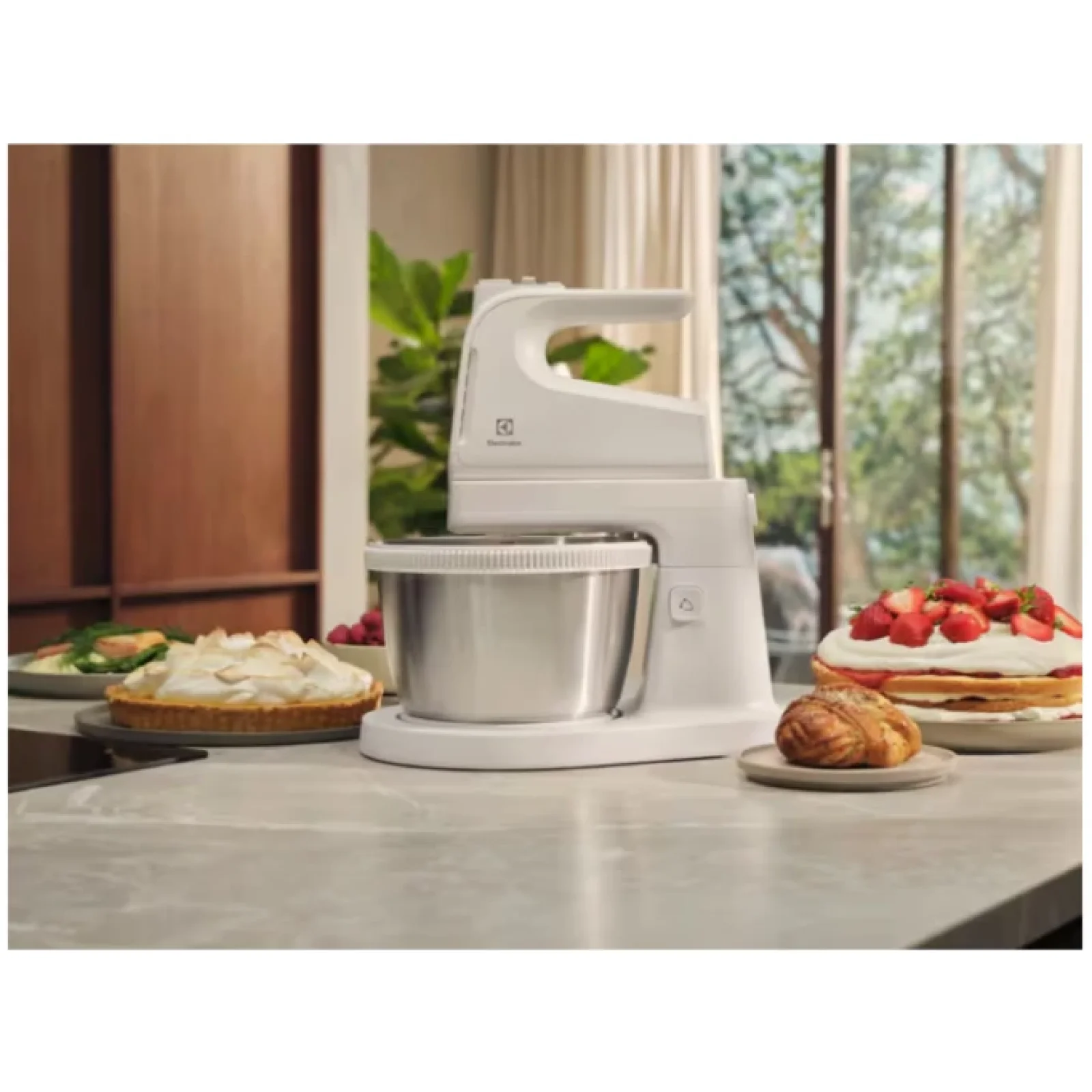 Стационарный миксер Electrolux ESM4W UA