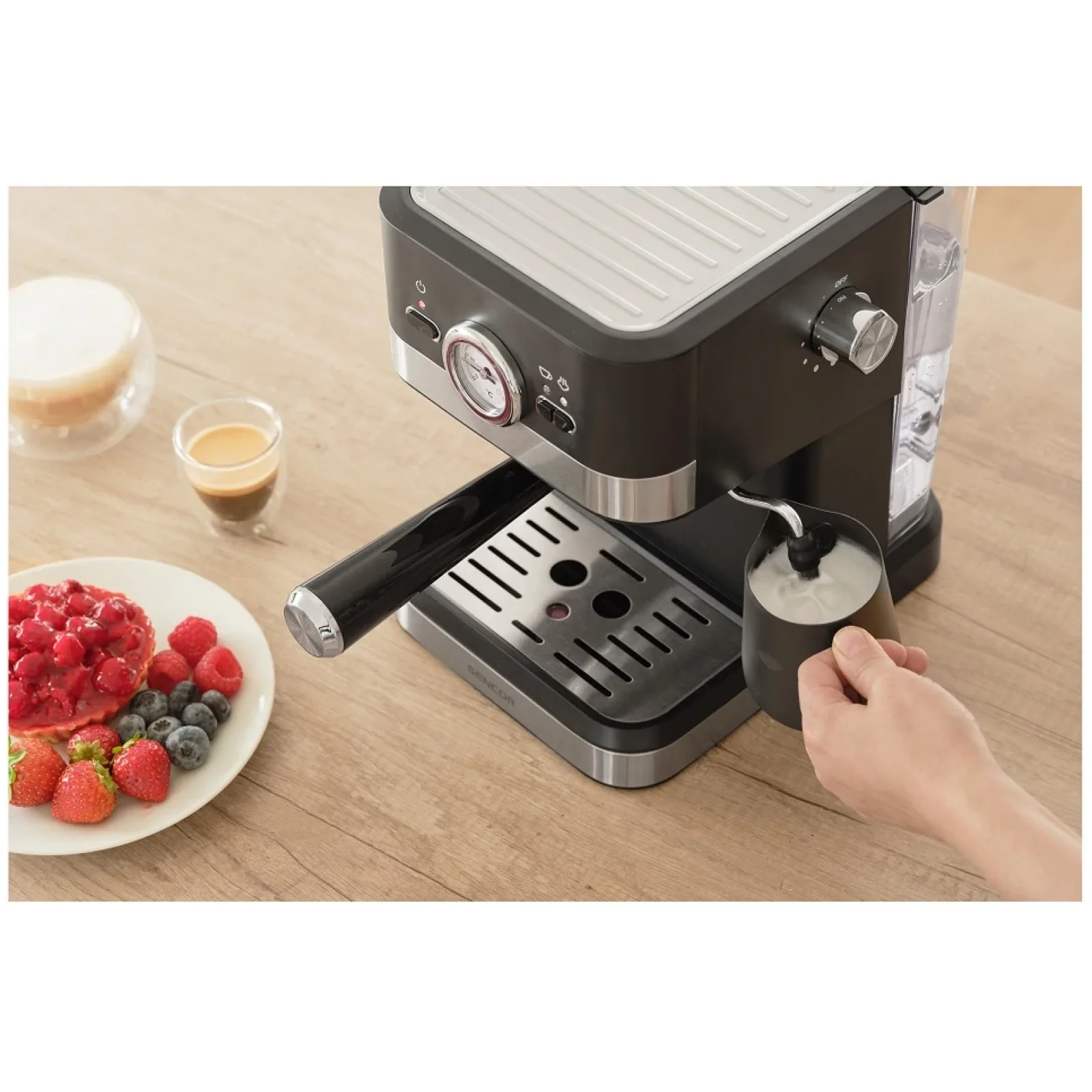 Кофеварка эспрессо Sencor SES 1721BK UA