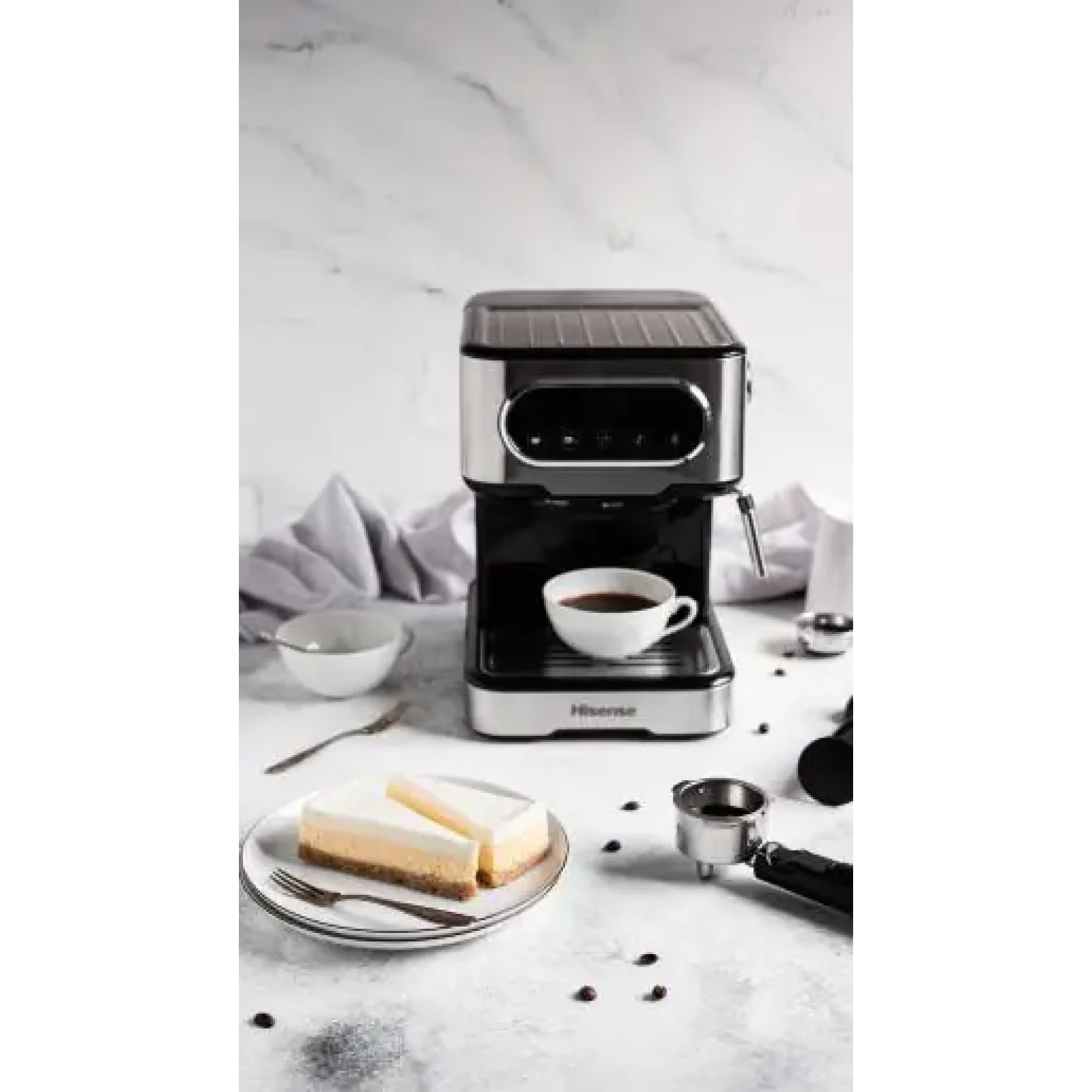 Ріжкова кавоварка еспресо Hisense HESCM15DBK UA