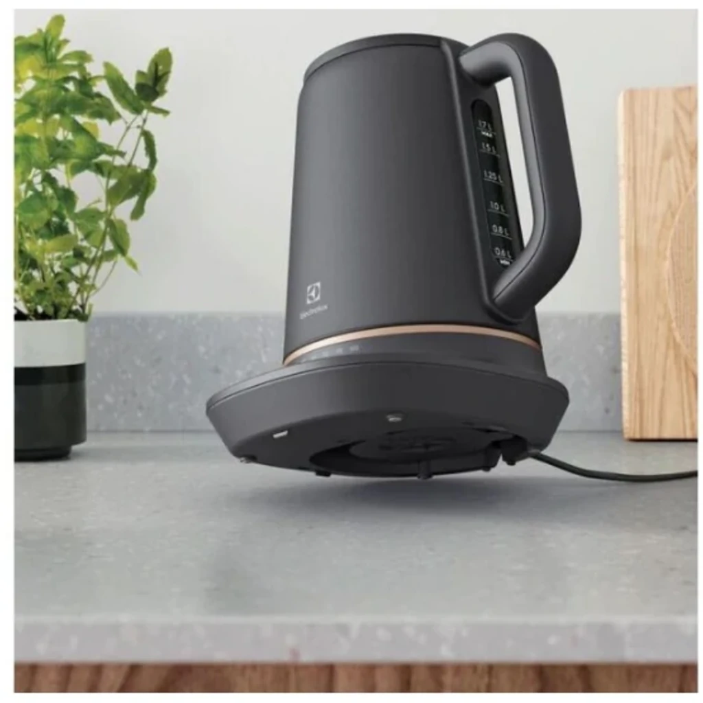 Электрочайник Electrolux E7K1-6BP UA
