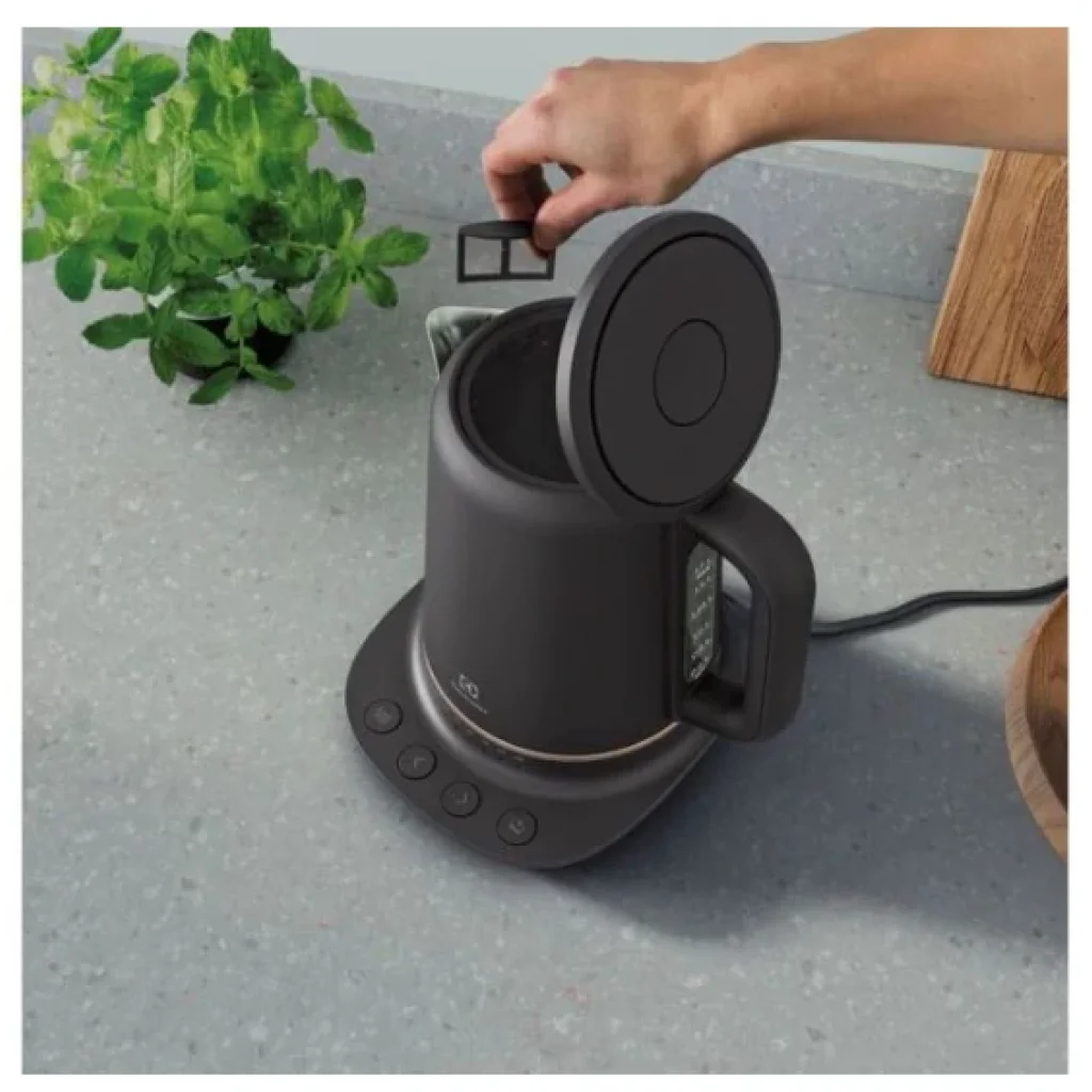 Электрочайник Electrolux E7K1-6BP UA