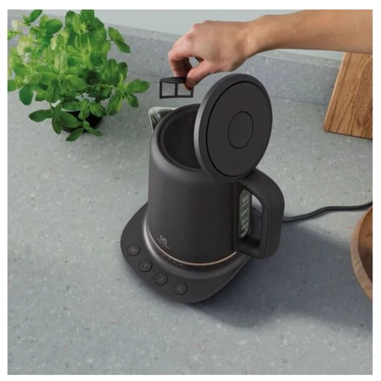 Электрочайник Electrolux E7K1-6BP UA