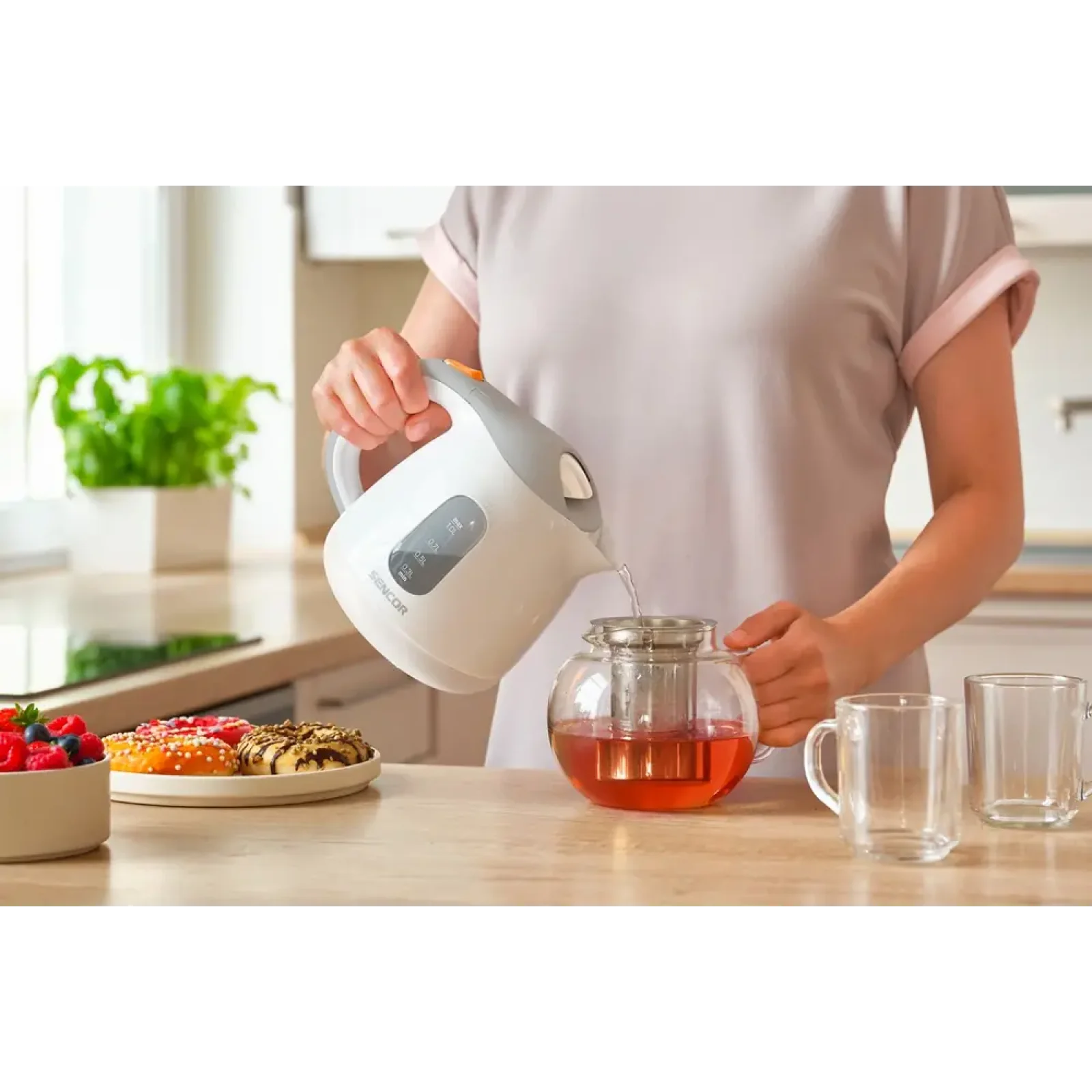 Електрочайник Sencor SWK 1100WH UA