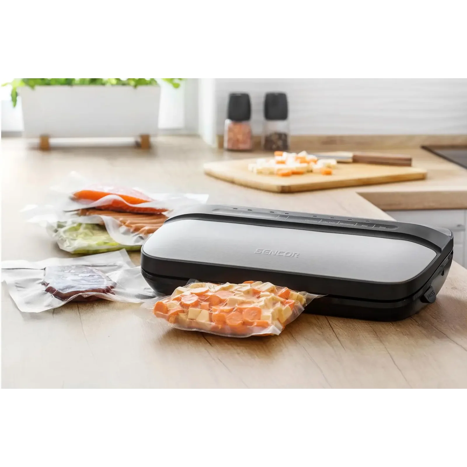 Вакуумный упаковщик Sencor SVS 4010SS UA