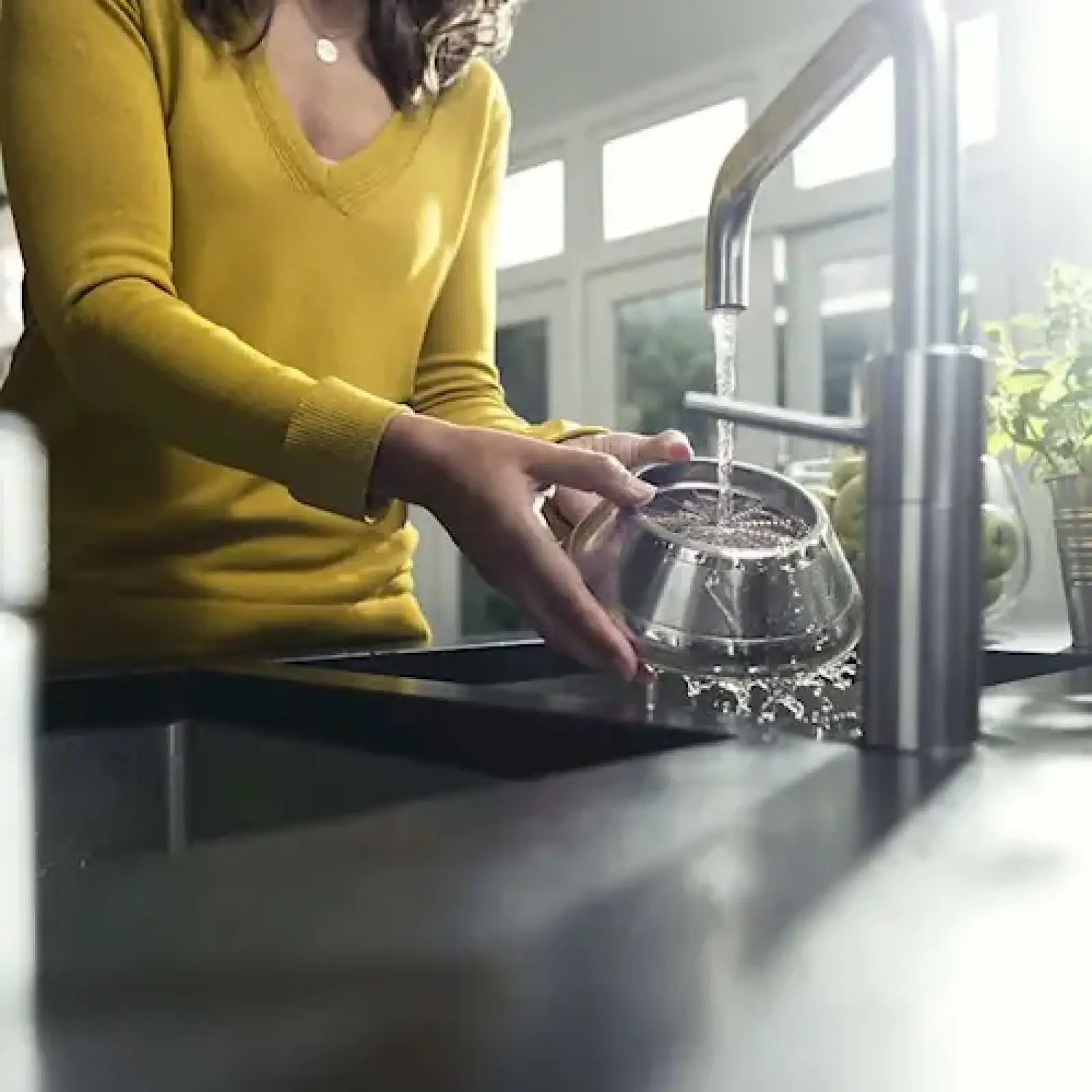 Соковыжималка центробежная Philips HR1919/70 UA