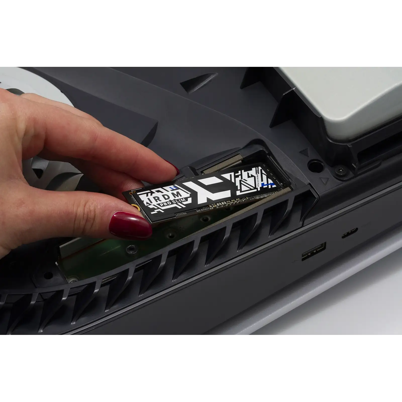 SSD накопитель Goodram IRDM PRO SLIM 2TB M.2 2280 PCIe 4x4 NVMe (IRP-SSDPR-P44S-2K0-80) UA