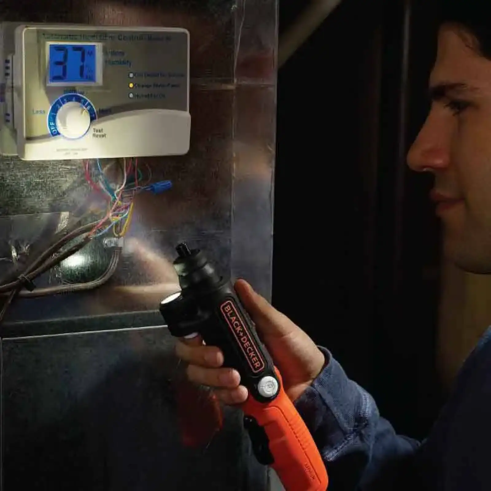 Шуруповерт BLACK&DECKER акум. викрутка BDCSFL20C 4В, Li-Ion. UA