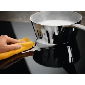 Электрическая варочная поверхность Electrolux CIV 634 UA