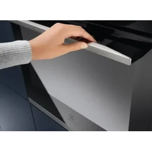 Вбуд. духовка ELECTROLUX EOE8P39WX UA