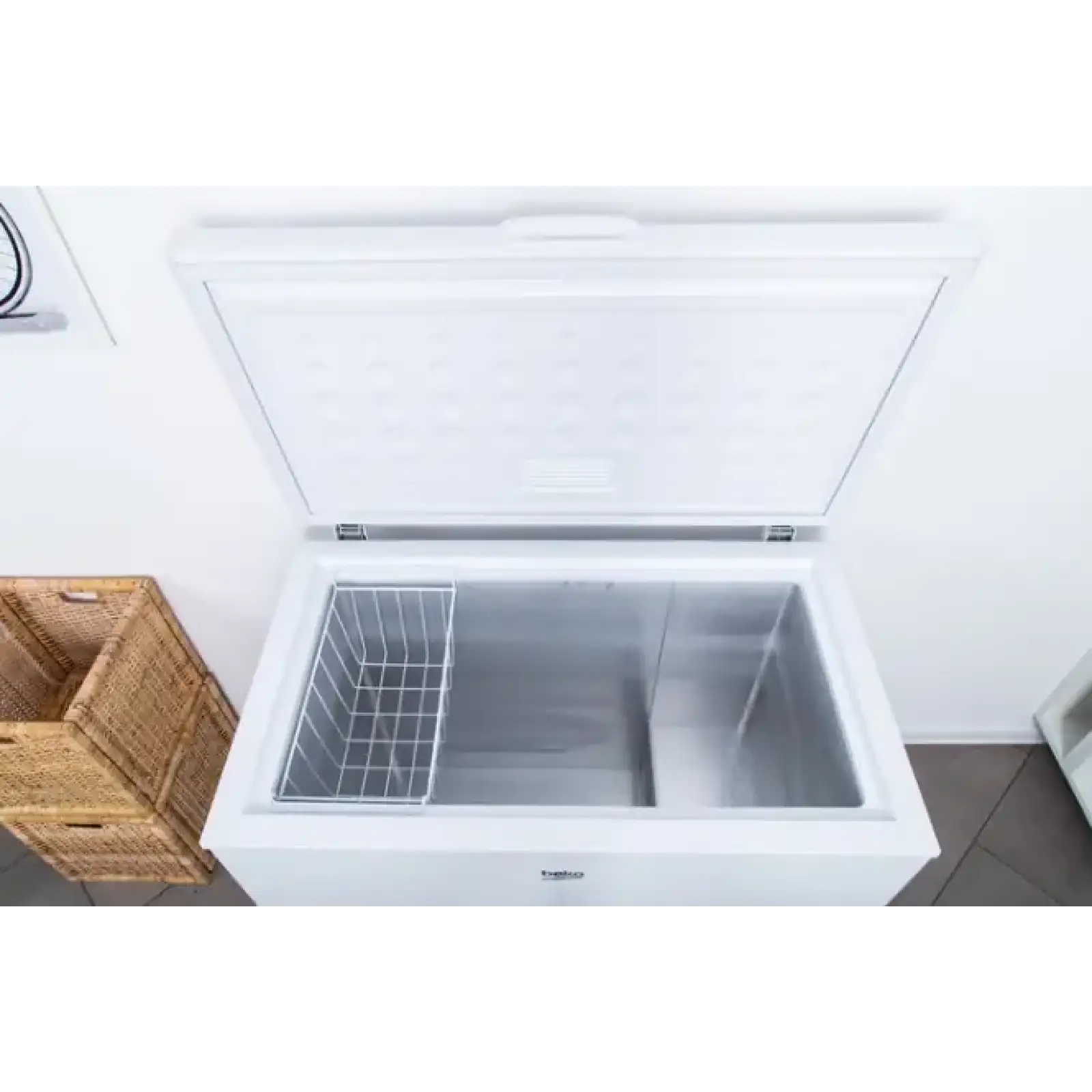 Морозильная камера BEKO CF200W UA