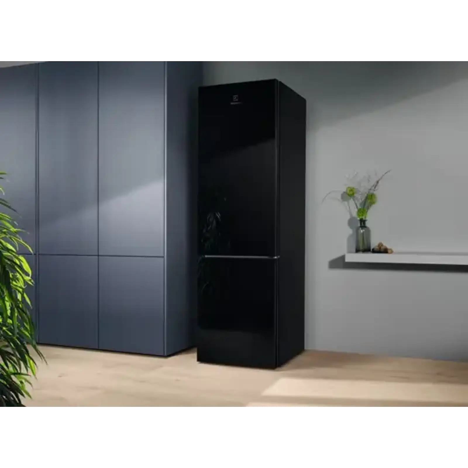 Холодильник ELECTROLUX LNT7ME36K2 UA
