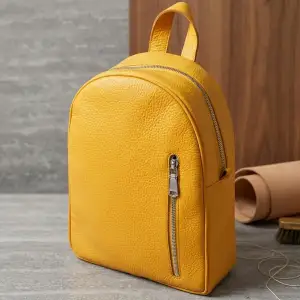 Шкіряний рюкзак Shvigel 16321 Жовтий UA