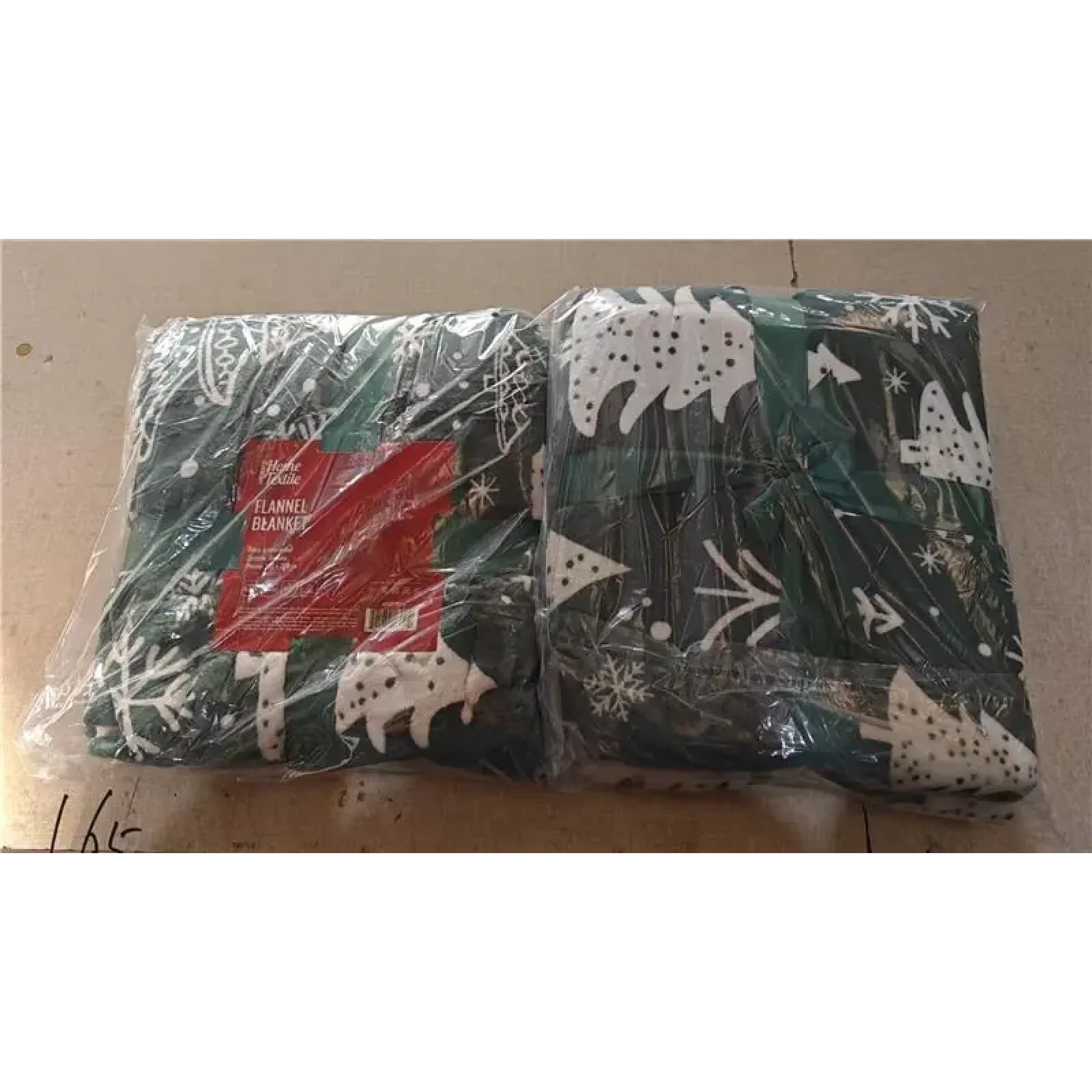 Плед Ardesto Christmas Flannel 160х200см, 100% поліестер, ялинки (ART0128PB) UA