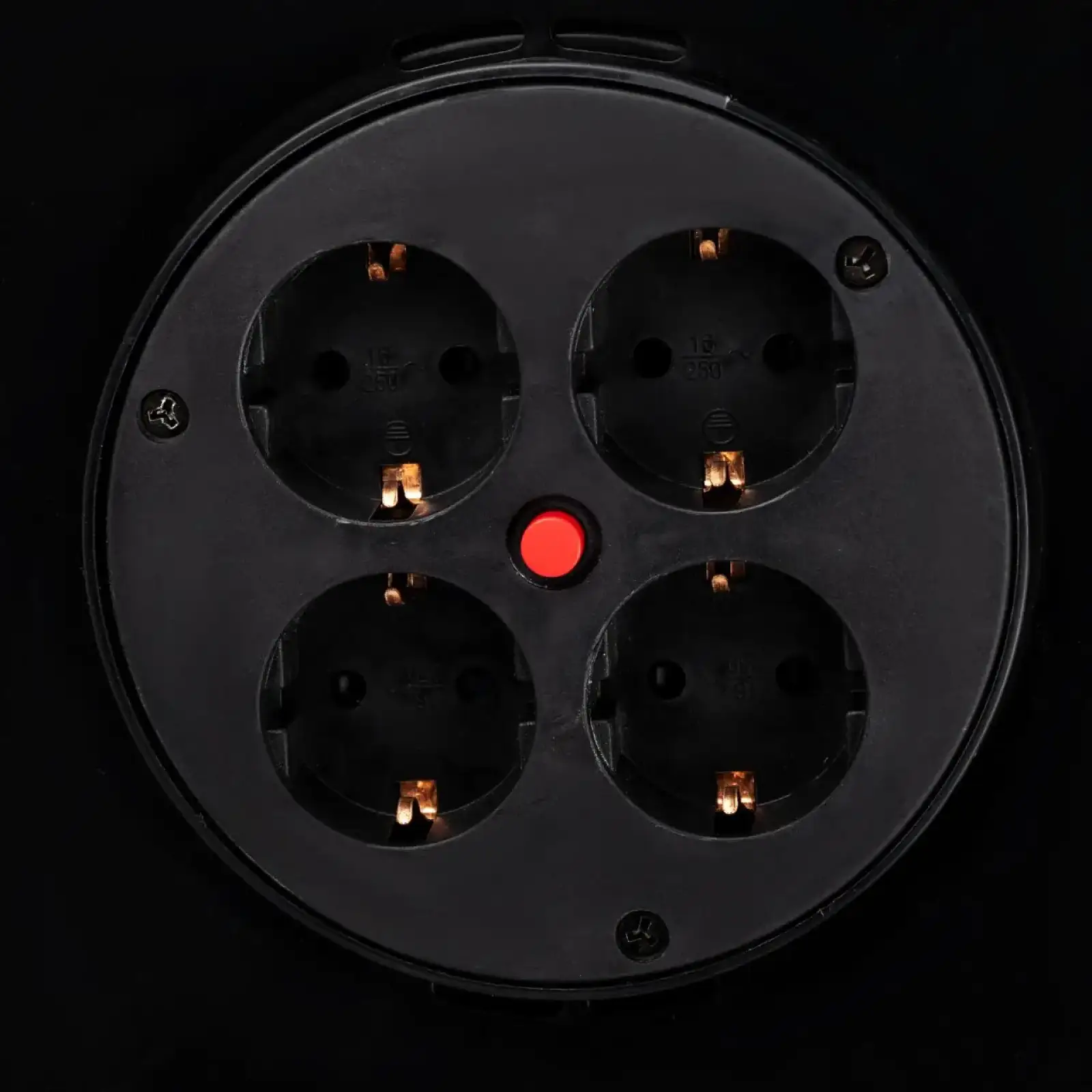 Удлинитель на катушке LP 50м (ПВС 3*1,5), 4 гнезда с заземляющим контактом до 3.5 кВт LogicPower UA