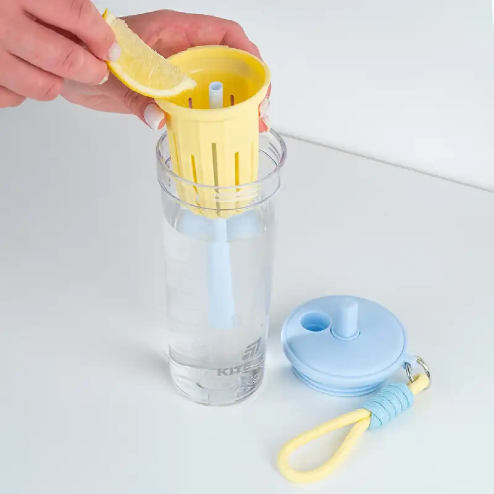 Стакан для води, 650 мл, жовто-блакитний KITE K25-1219-3