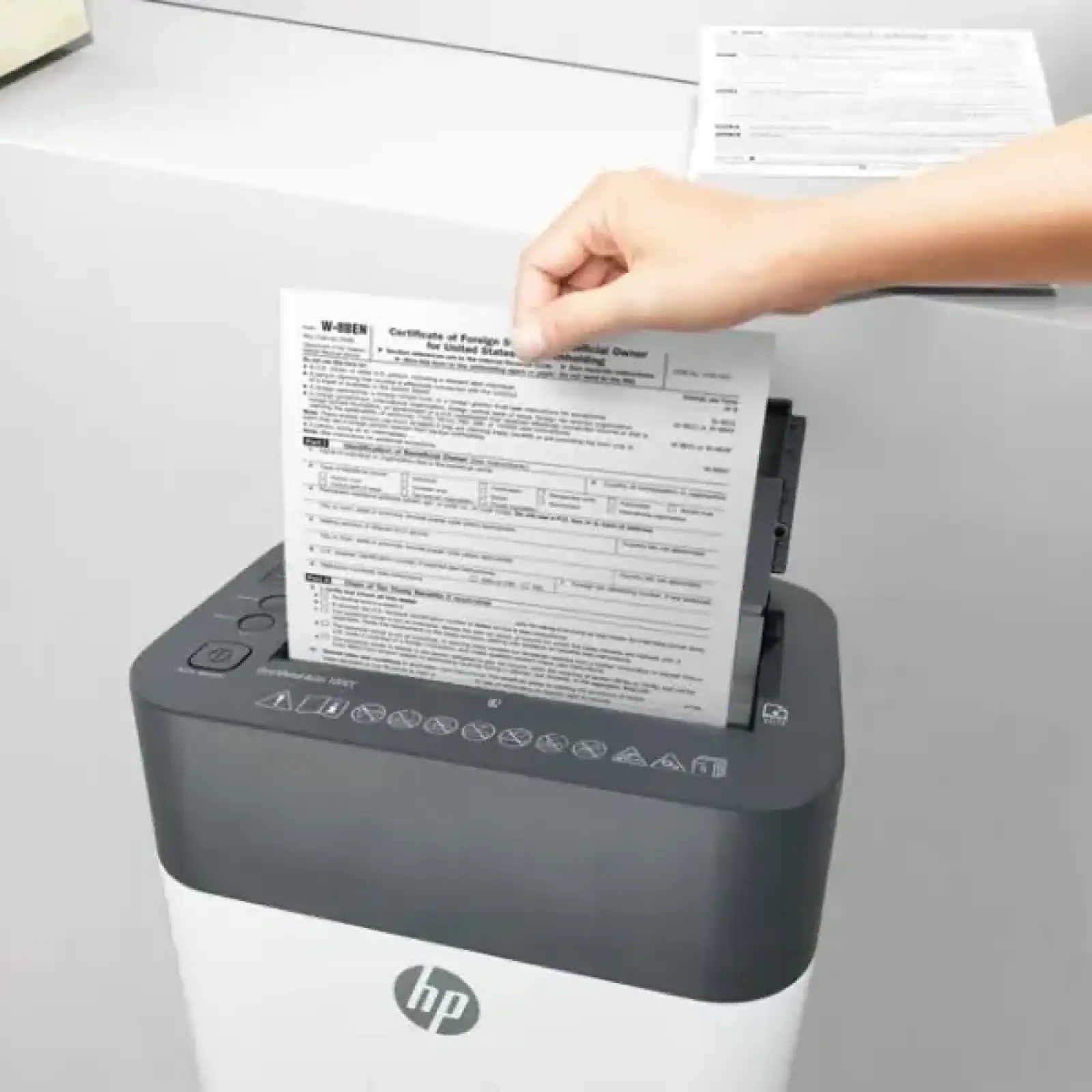 Знищувач документів HP OneShred Auto 100CC, A4, 80g х 9 листів, 4.3*12, 17 л., P-4 (2818) UA