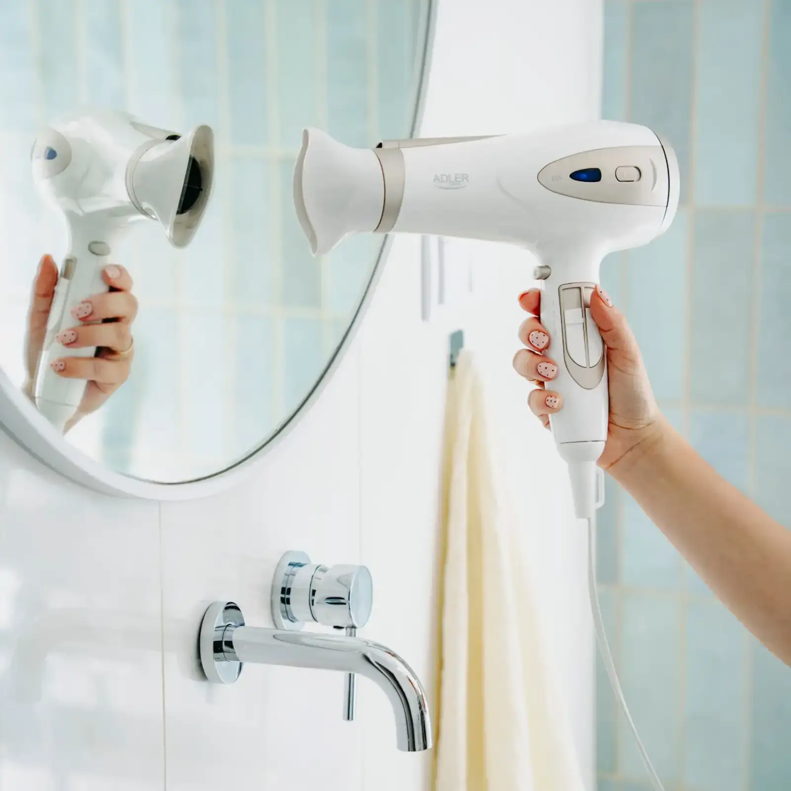 Фен Adler AD 2248 white champagne (AD2248W) UA