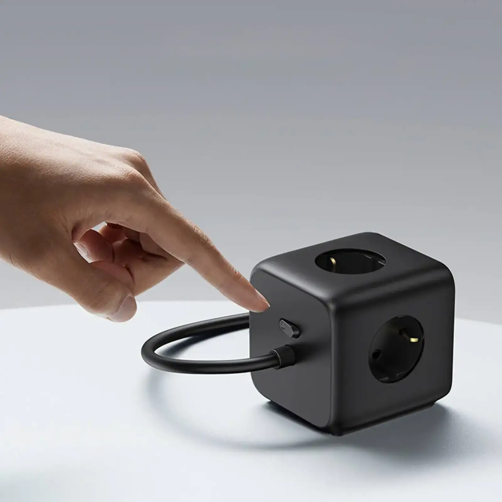 Зарядний пристрій 4xUSB 65W (2хUSB-C+2xUSB-A + 2хSchuko) DigiNest Cube Power Strip CD268 Ugreen (60113) UA