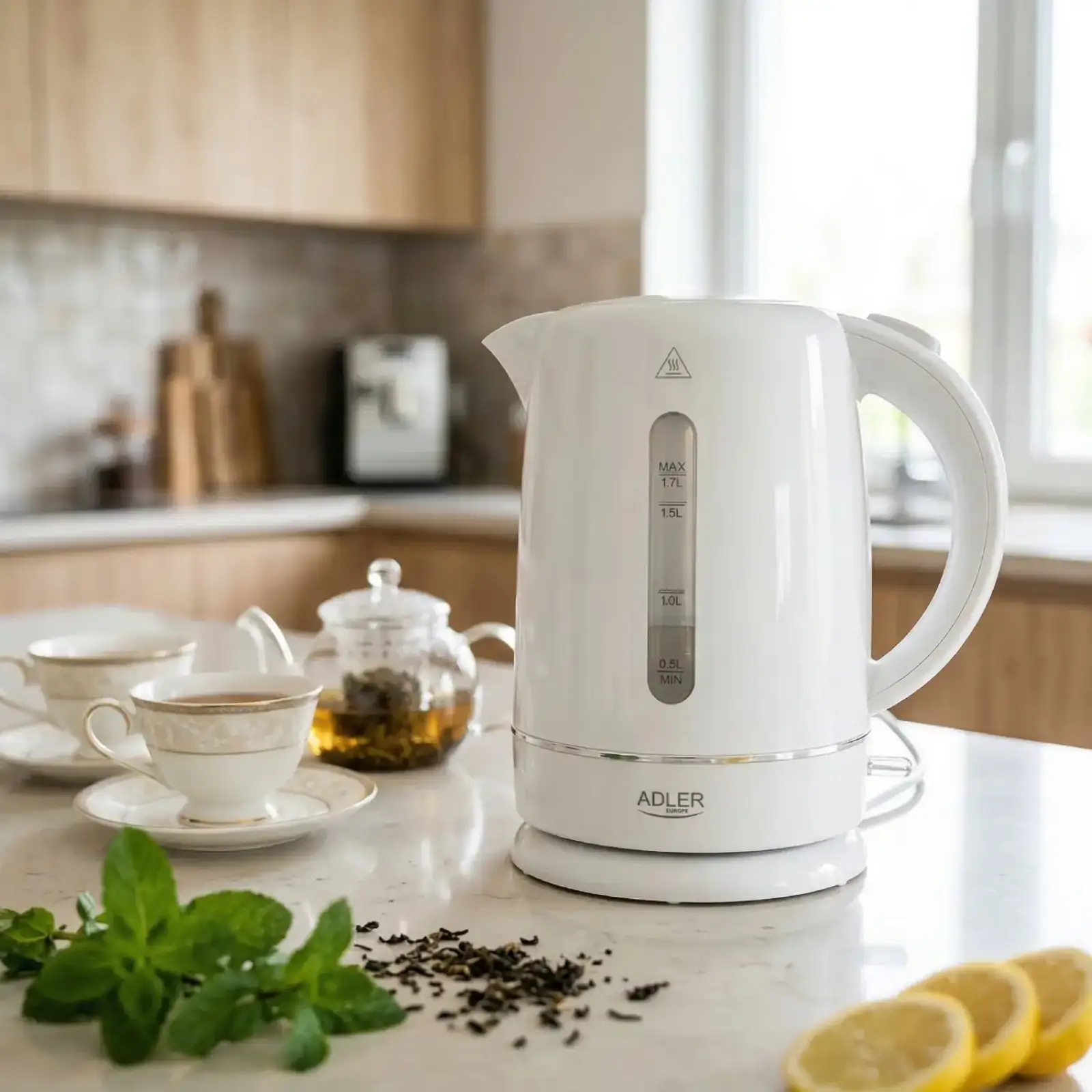 Електрочайник Adler AD 1385 white (AD1385W) UA