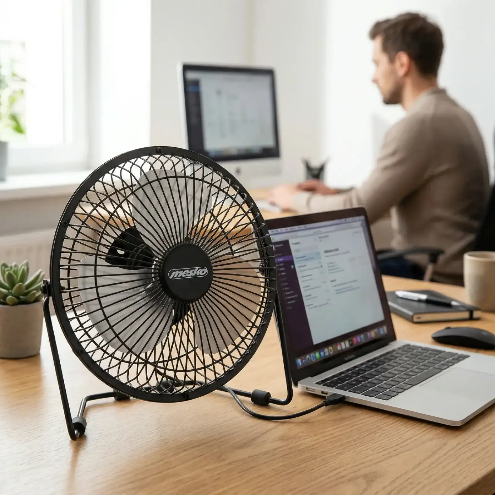 Вентилятор Mesko MS 7322 настільний/ USB/ 4,5Вт/ D=15см/ чорний (MS7322) UA
