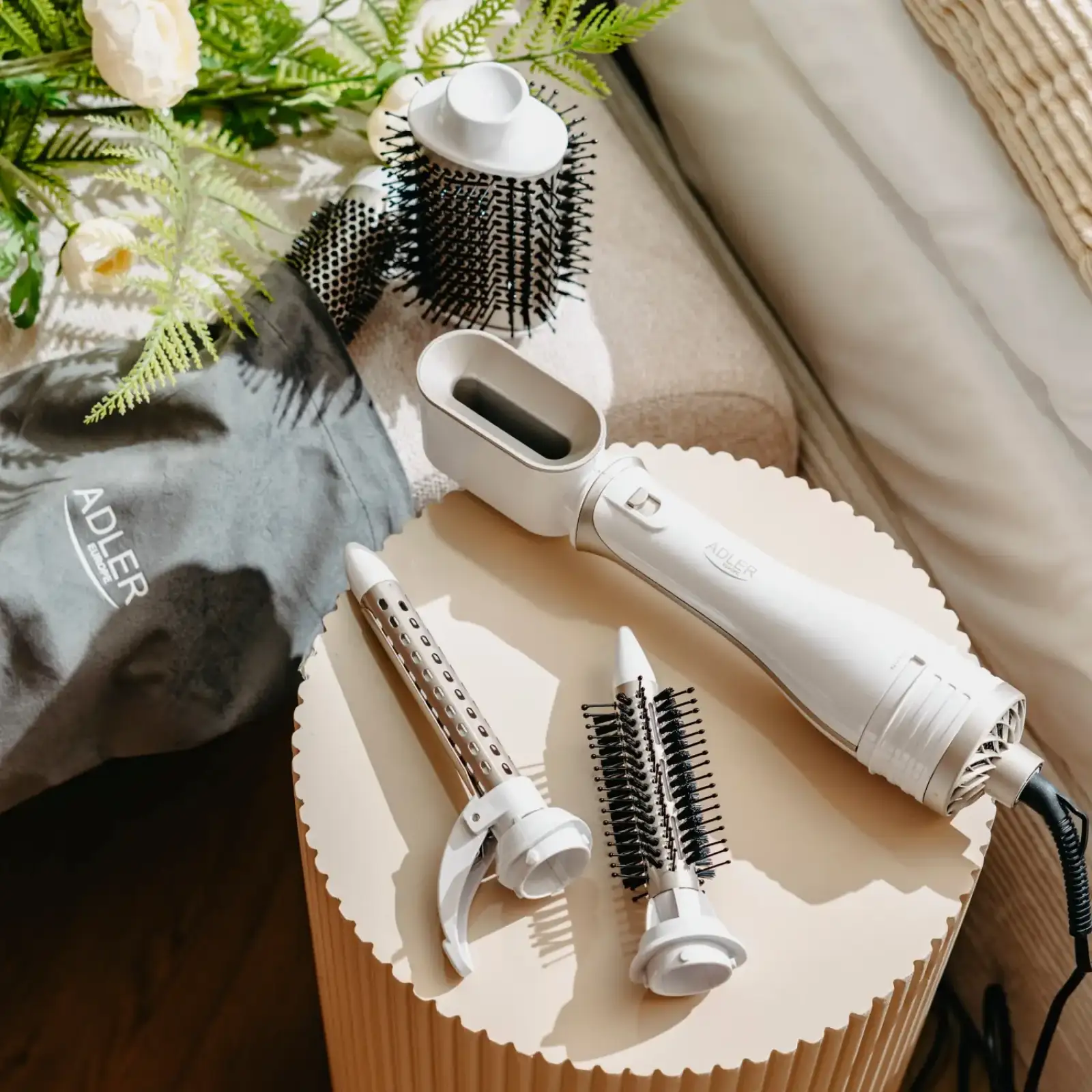 Стайлер Adler AD 2027 white champagne 1200Вт/ темп.режимів-2/ Cool shot/ насадок-5/ дорожній футляр (AD2027WC) UA