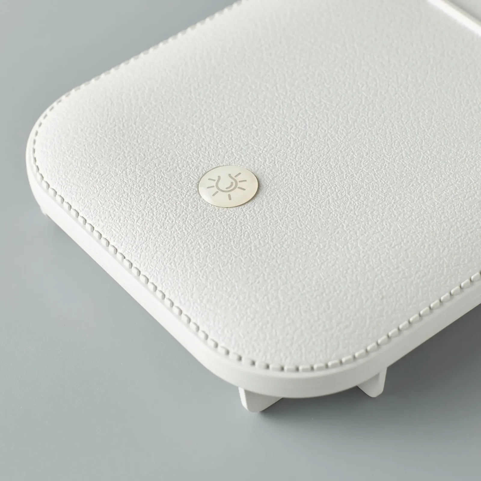 Лампа настільна DC LO-01 Триколірна з магнітною основою та пультом ДК (1200mAh) білий UA