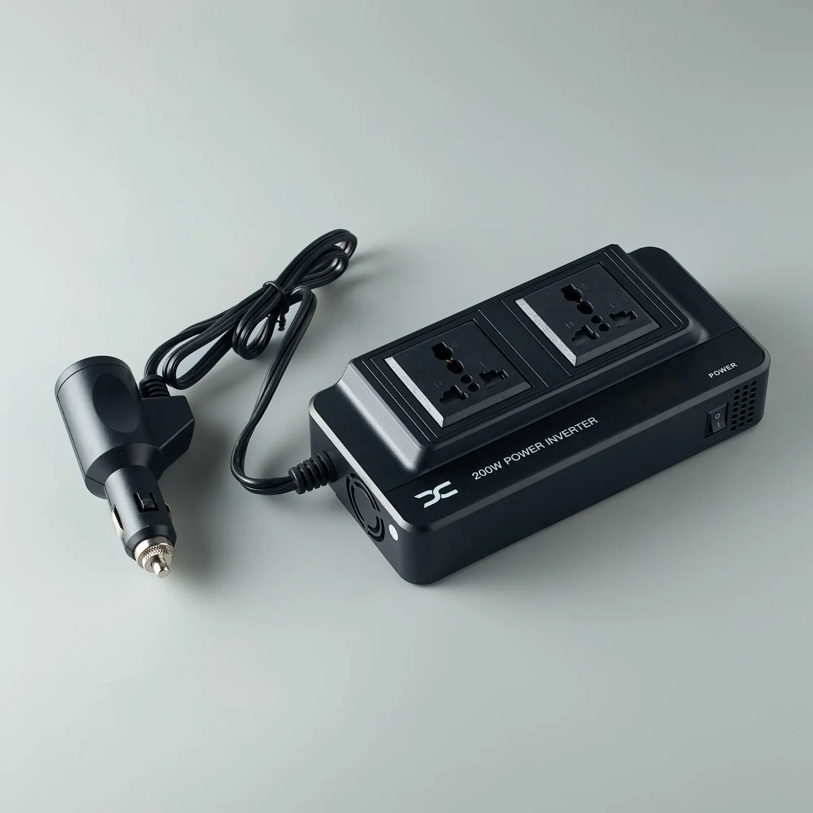 Авто-інвертор DC XC-37 (2*EU/2USB/PD/200W) чорний UA