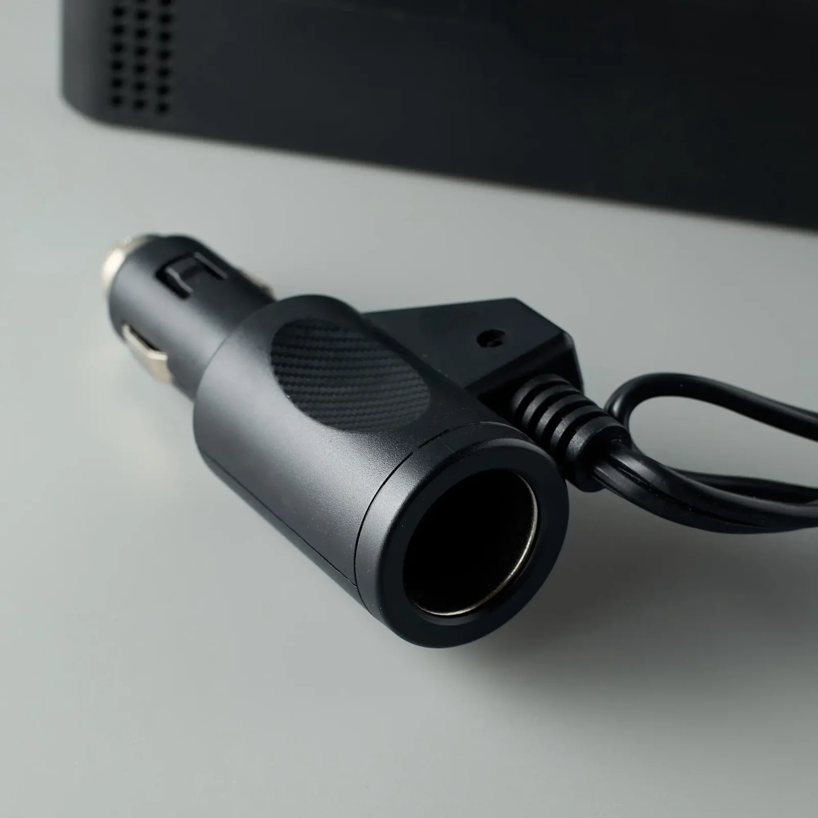 Авто-інвертор DC XC-37 (2*EU/2USB/PD/200W) чорний UA