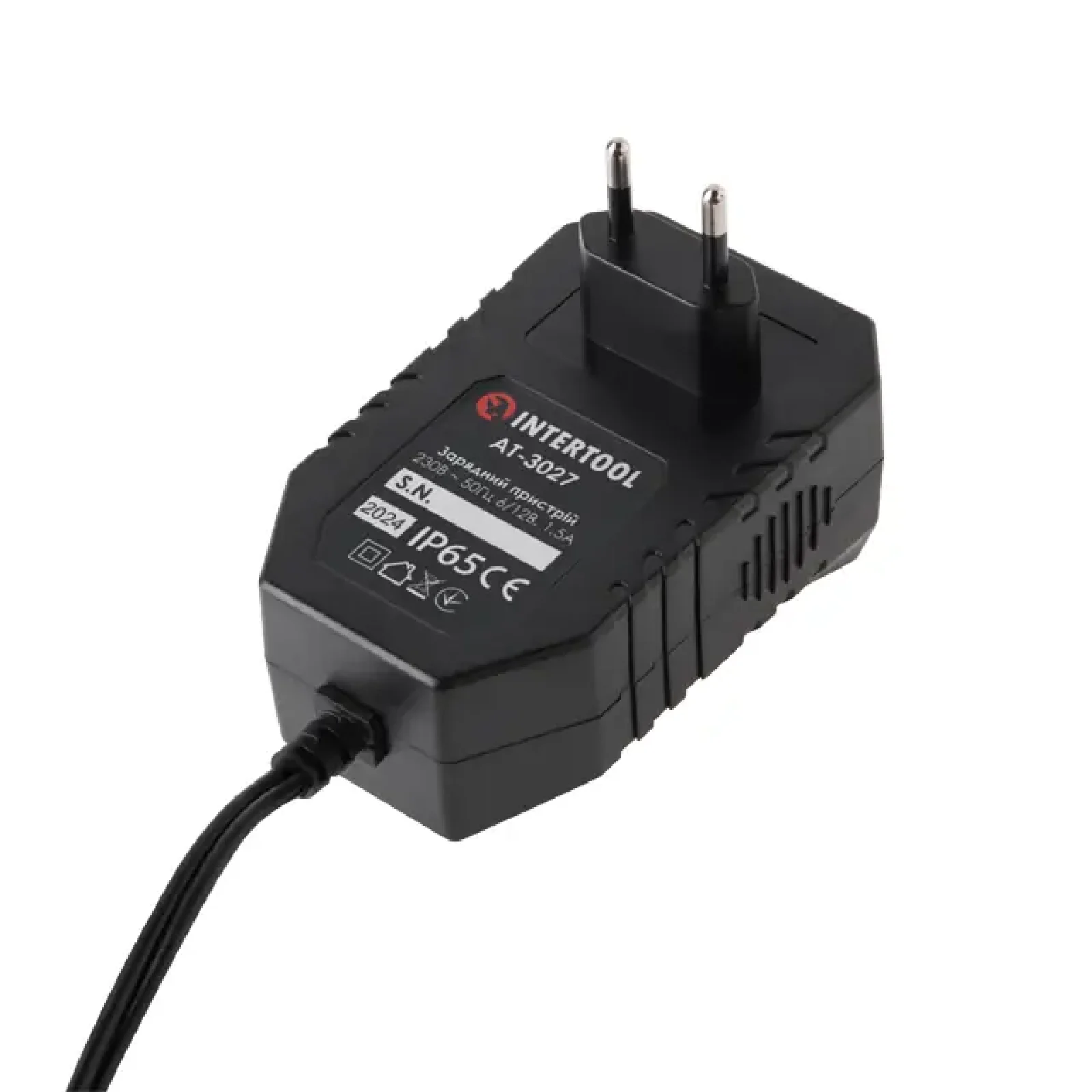 Зарядний пристрій 6/12 В, 1,5 А, 1,2-40 Аг, зимовий режим зарядки, дисплей, з мікропроцесором INTERTOOL (AT-3027) UA