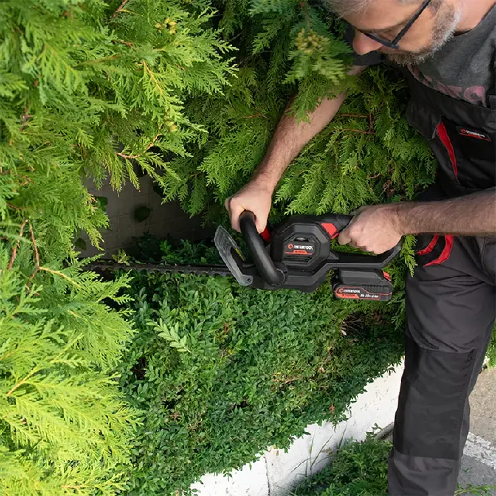 Кущоріз акумуляторний 20 В, 2000 об/хв, довжина шини 500 мм, діаметр зрізу 18 мм, леза 65 Mn, без ЗП та АКБ, STORM INTERTOOL (WT-9115) UA