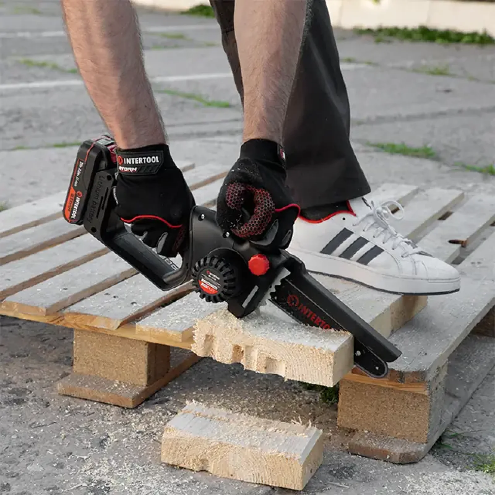 Міні-пилка ланцюгова акумуляторна безщіткова 20 В, шина 20 см, 7,5 м/с, без ЗП та АКБ, STORM INTERTOOL (WT-9210) UA