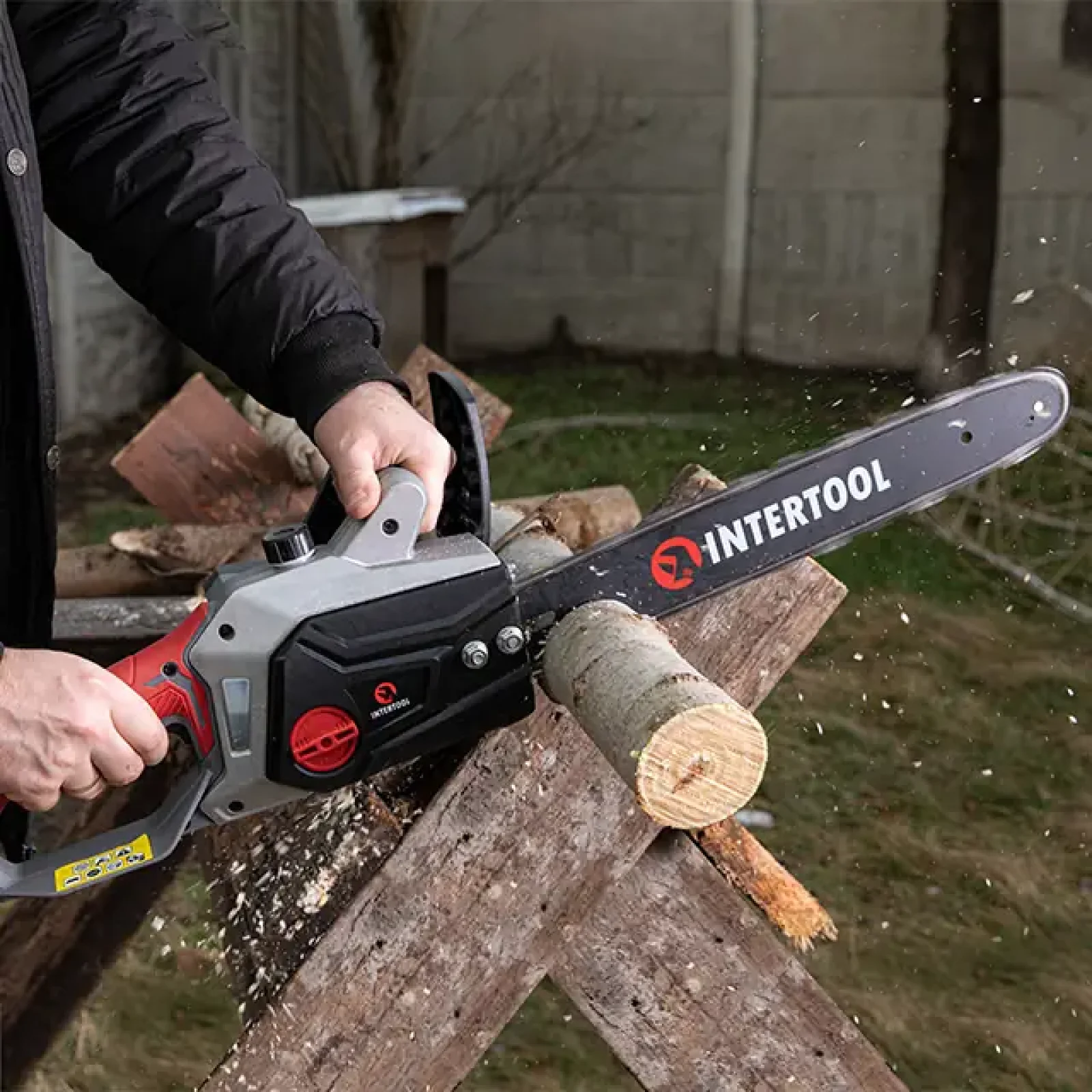 Пила ланцюгова електрична 1,6 кВт, шина 40 см, 11,2 м/с, боковий двигун INTERTOOL (DT-2200) UA