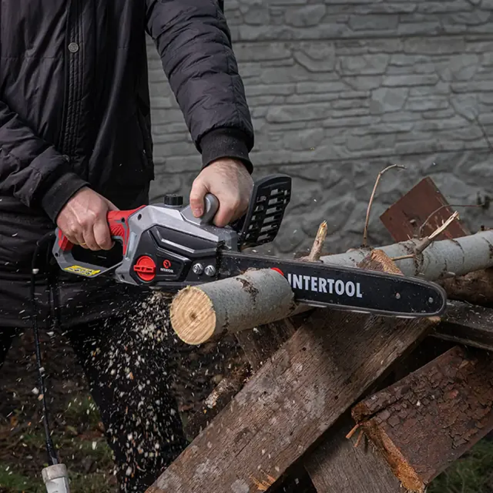 Пила ланцюгова електрична 1,6 кВт, шина 40 см, 11,2 м/с, боковий двигун INTERTOOL (DT-2200) UA