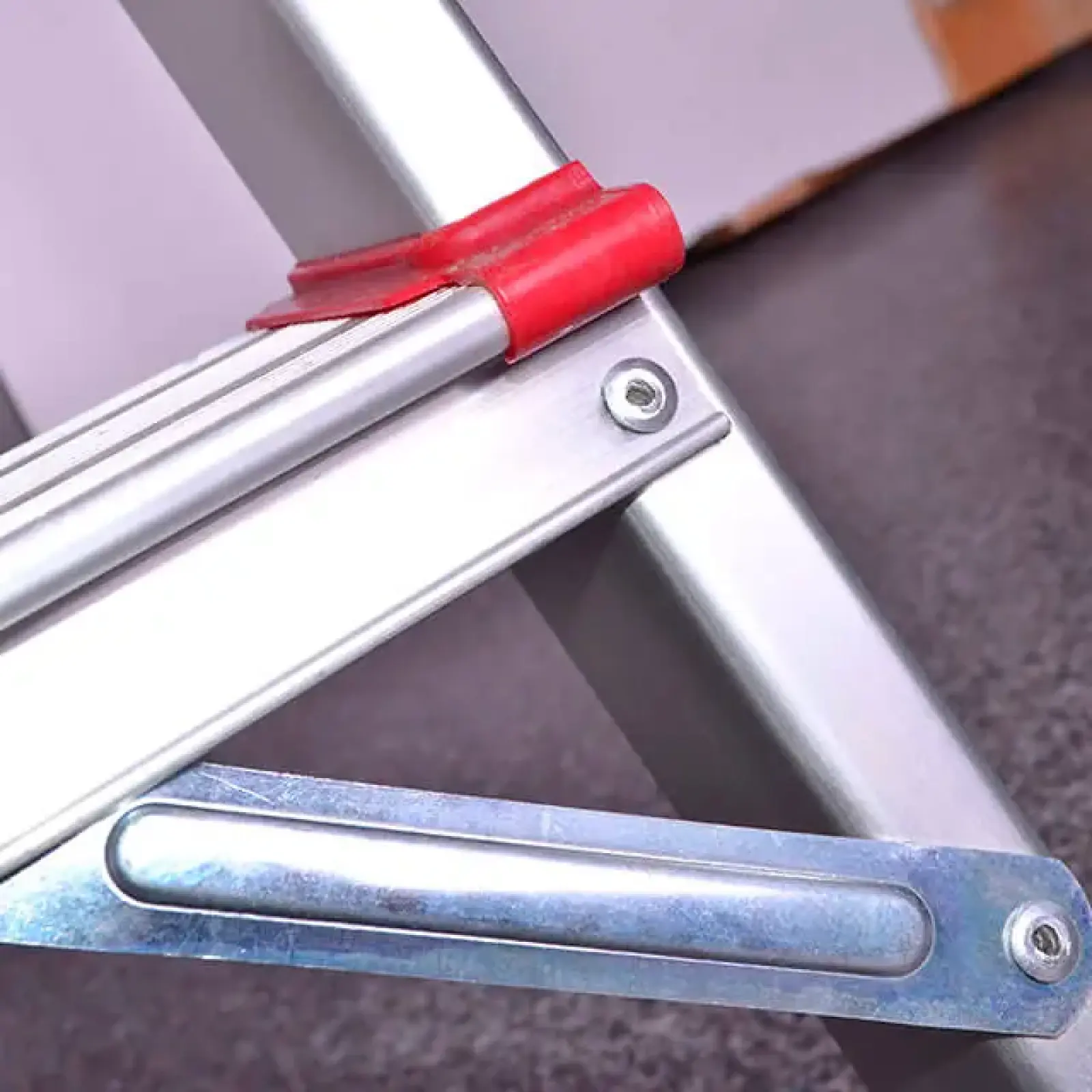 Драбина алюмінієва, 3 сходинки, висота: 1130 мм, висота до платформи: 630 мм, 150 кг INTERTOOL (LT-1003) UA