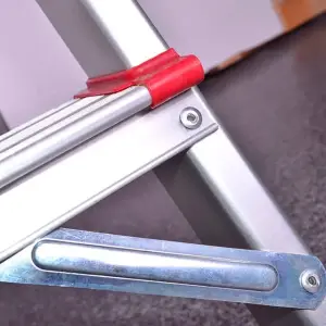 Драбина алюмінієва, 4 сходинки, висота: 1350 мм, висота до платформи: 850 мм, 150 кг INTERTOOL (LT-1004) UA